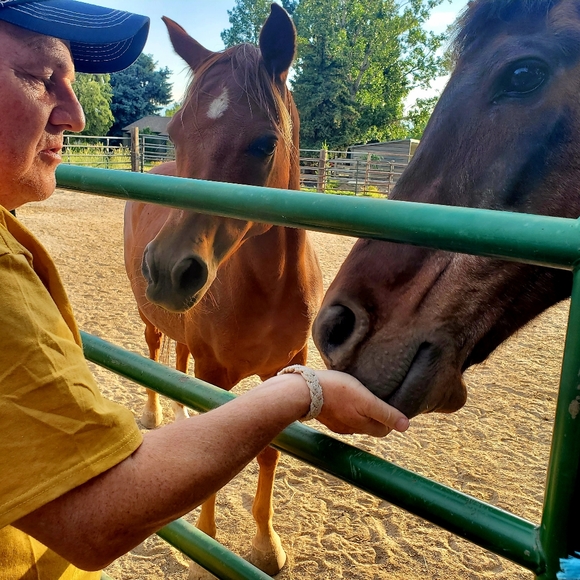 Meet your Posher, Kimi - Picture 3 of 4